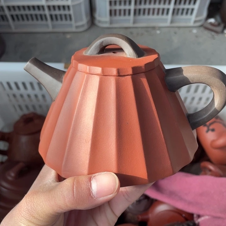 老厂紫砂壶一件。