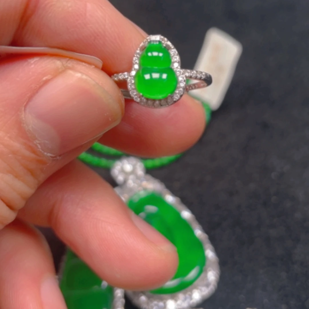 【闪购商品】颈饰银S925镶嵌翡翠戒指