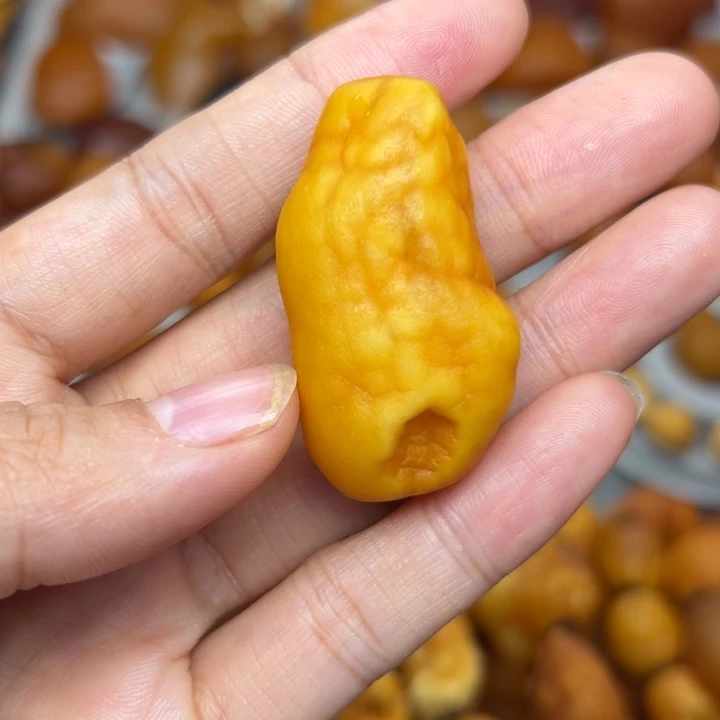 琥珀未镶嵌裸石天然蜜蜡