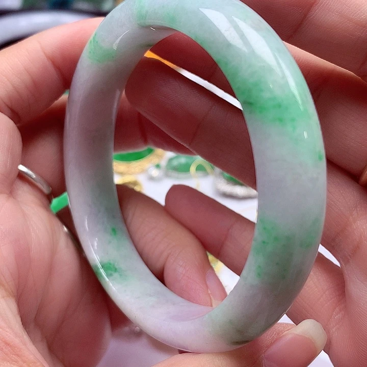 翡翠未镶嵌手镯翡翠