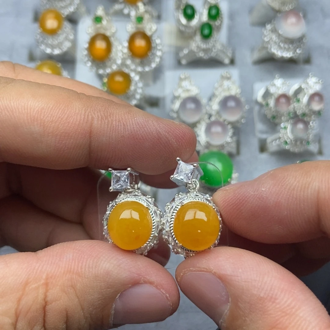 翡翠挂件未镶嵌黄翡