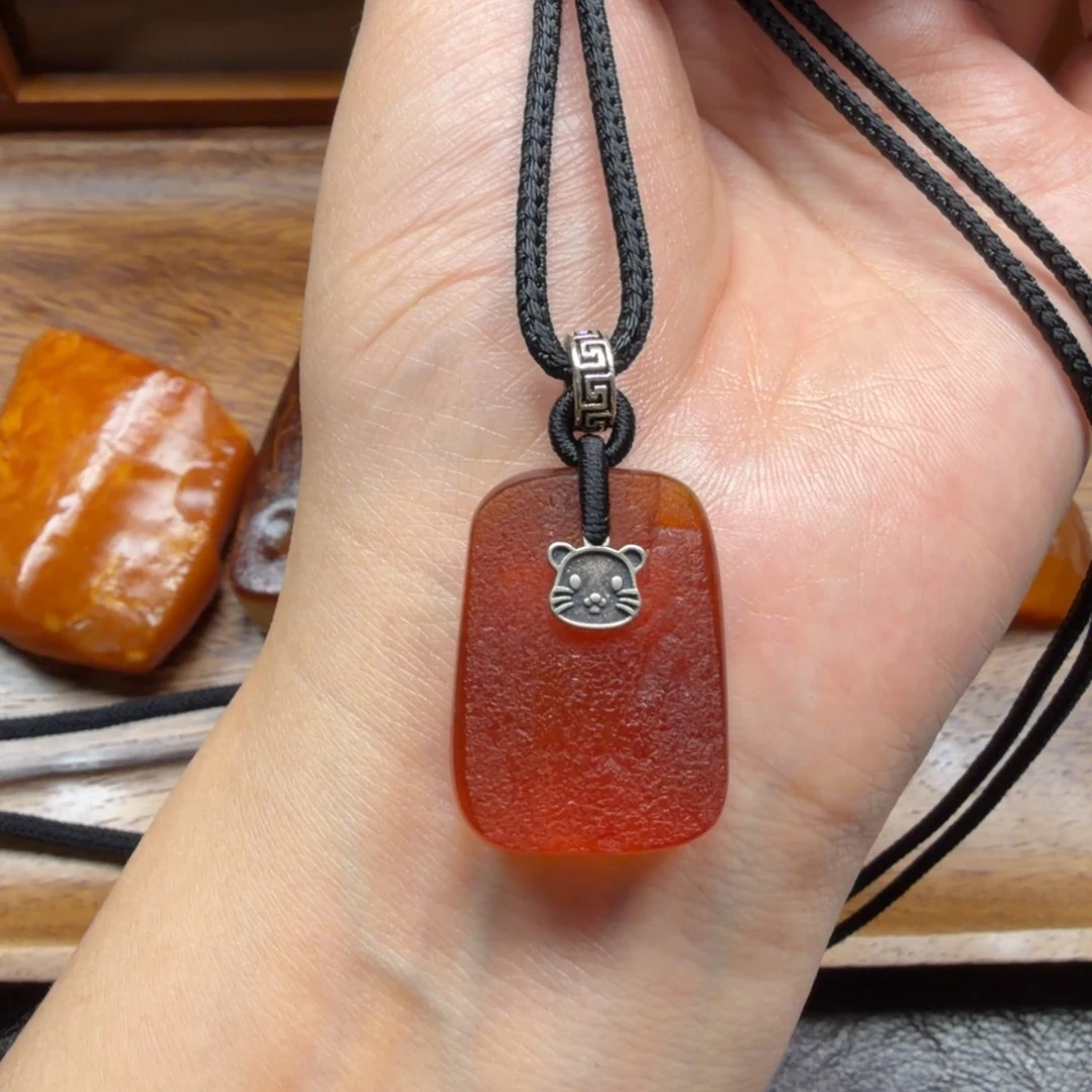 琥珀未镶嵌吊坠(赠链)