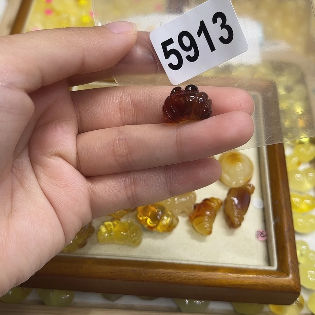 琥珀未镶嵌珠宝奇石