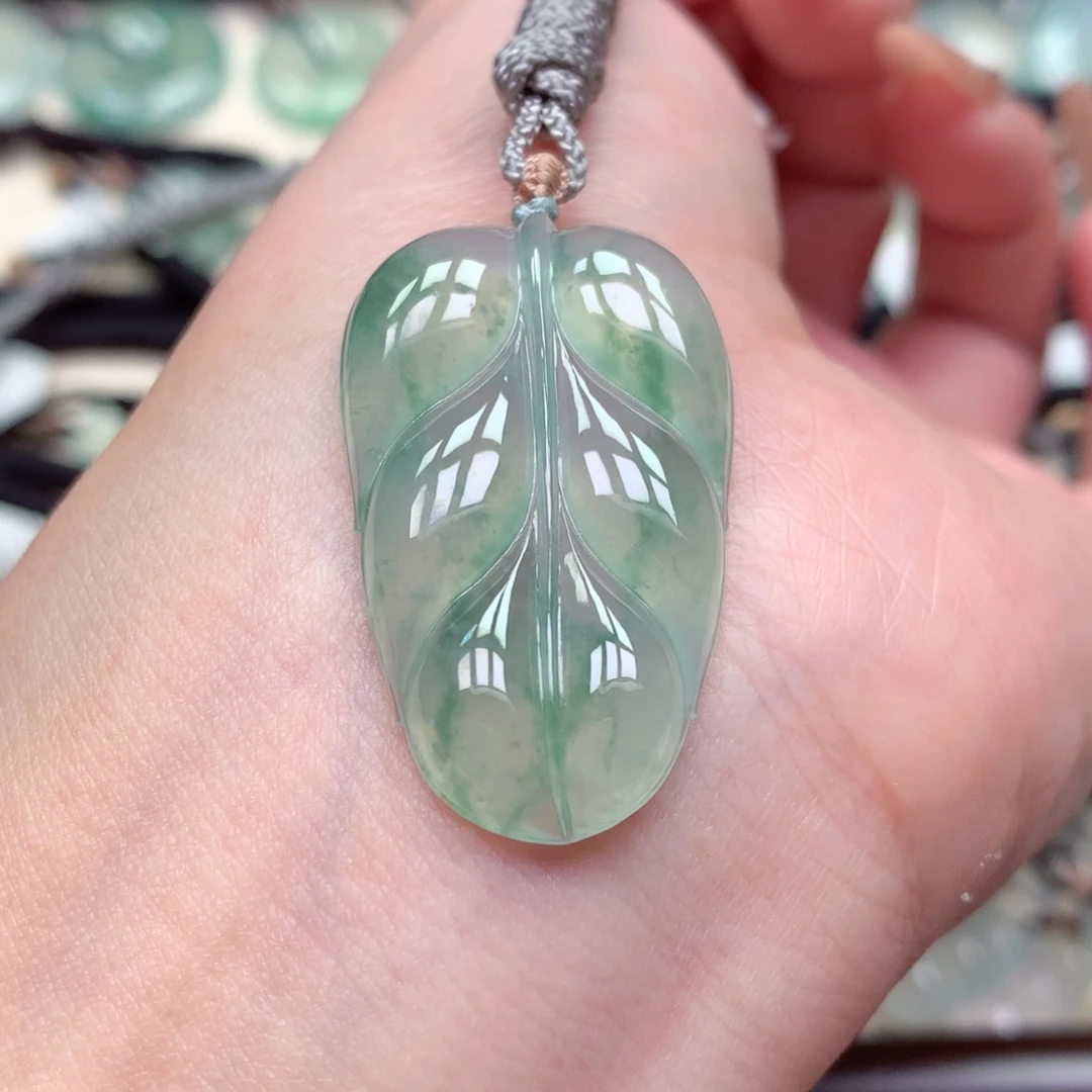 翡翠未镶嵌颈饰叶子