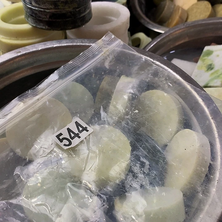 农***民蛇纹石玉未镶嵌手镯