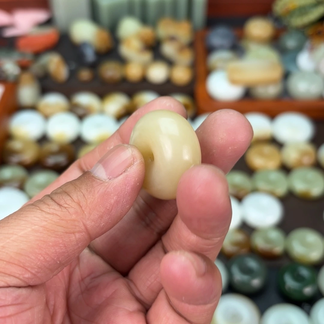 和田玉（糖玉）颈饰未镶嵌中***包