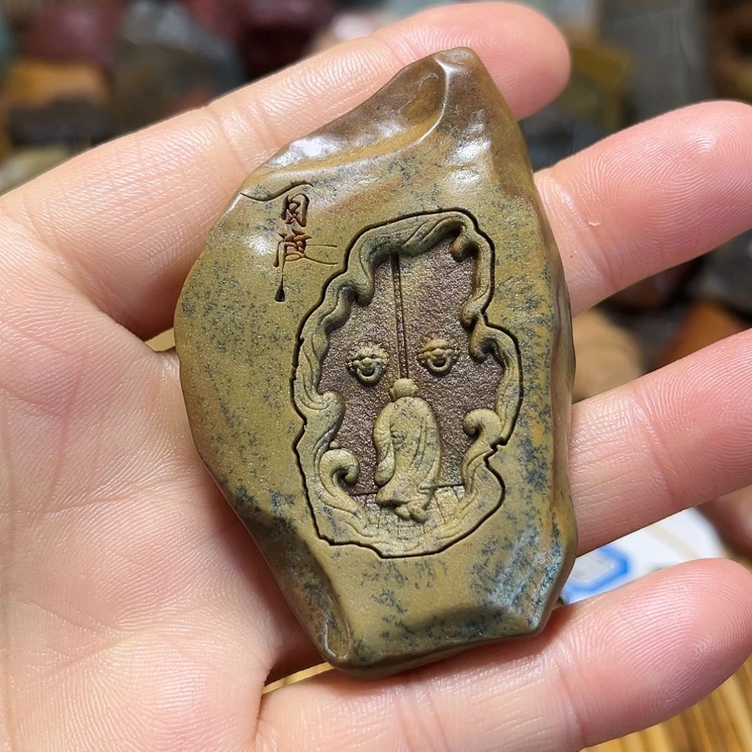 新疆原石雕刻手把件