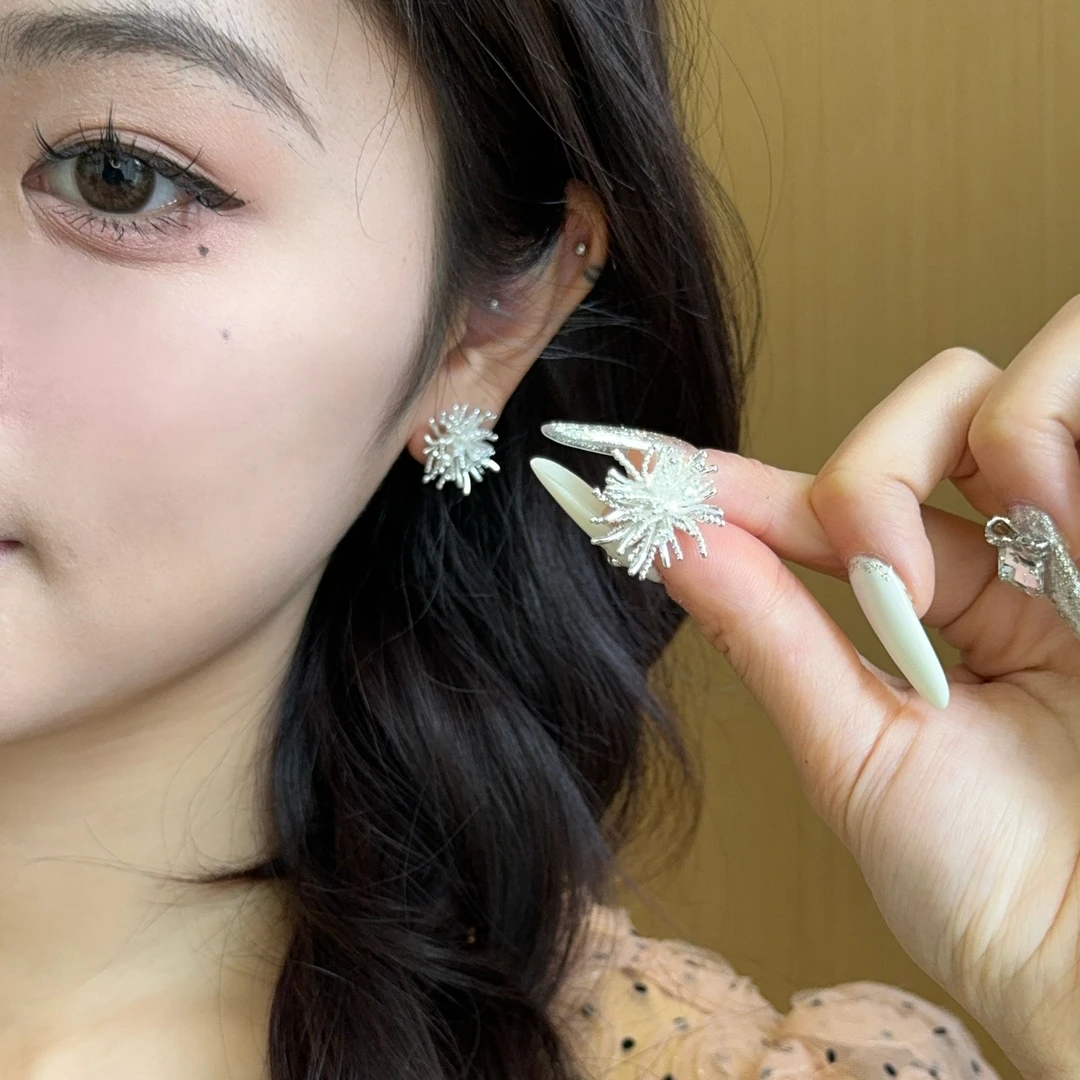 铜合金耳饰 春日超仙蒲公英艺术气息小众设计简约款ins氛围感耳环