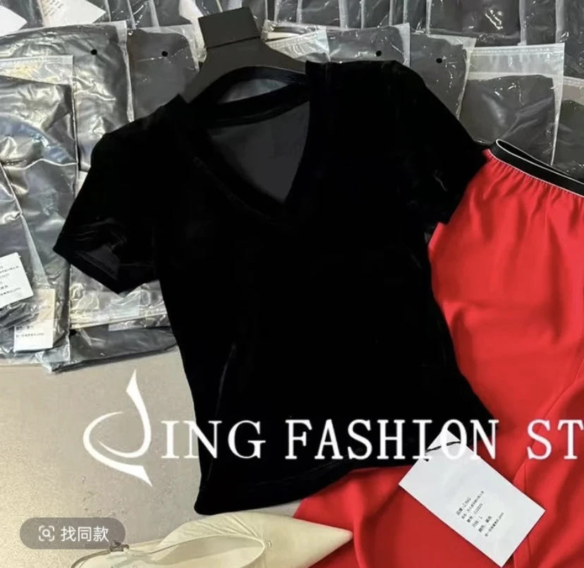 JING2025夏季新款CJ2025轻奢V领短袖T恤女装百搭潮流上衣时尚