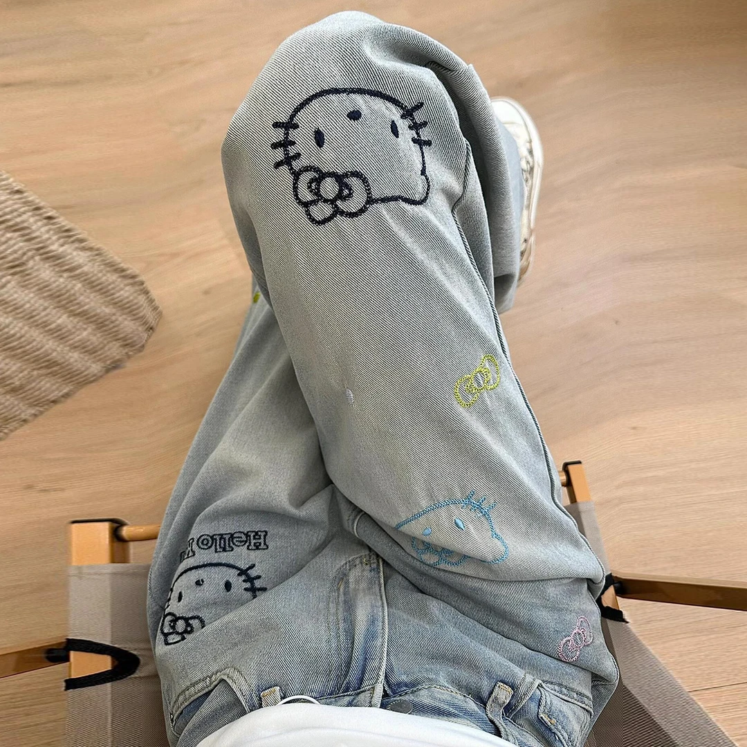 300斤大码女装kt猫刺绣款浅蓝色阔腿牛仔裤女胖mm高街vibe直筒裤