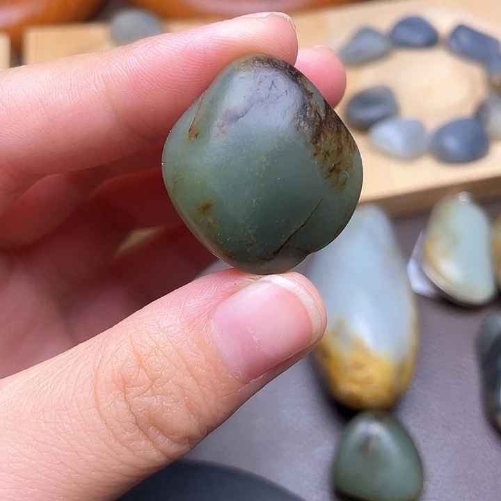 王***）颈饰未镶嵌和田玉2