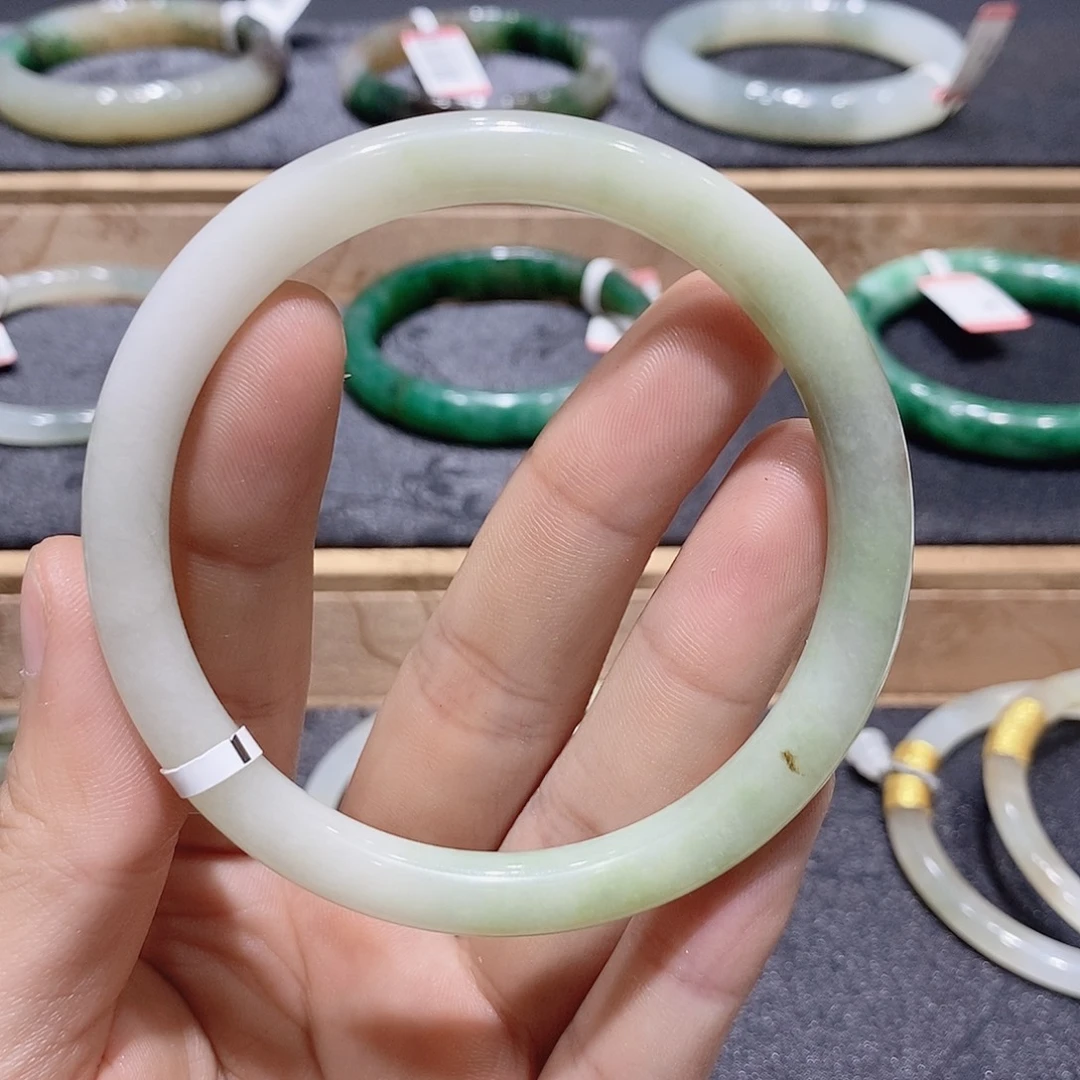 独山玉未镶嵌手镯