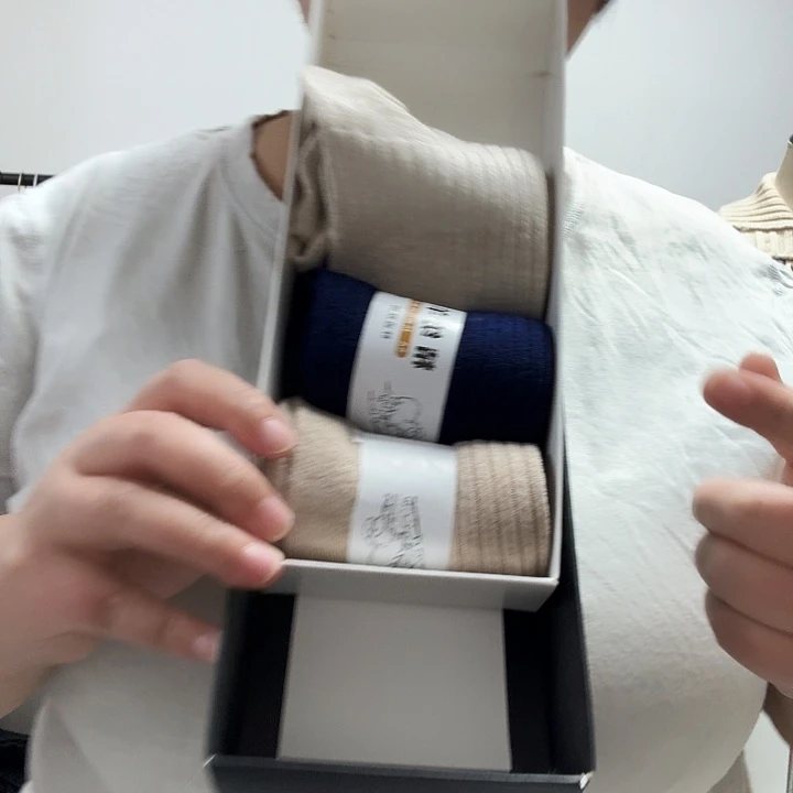 精纺男士袜子。