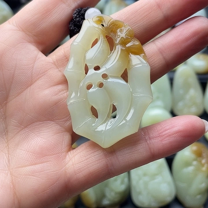 和田玉（糖玉）未镶嵌颈饰