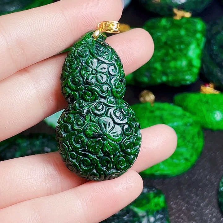 翡翠18K金镶嵌颈饰多样性