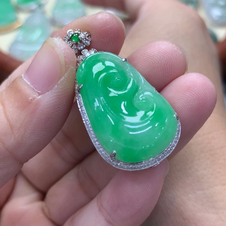 翡翠18K金镶嵌吊坠(不含链)