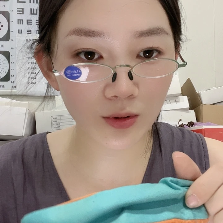 便携绿色100老花镜