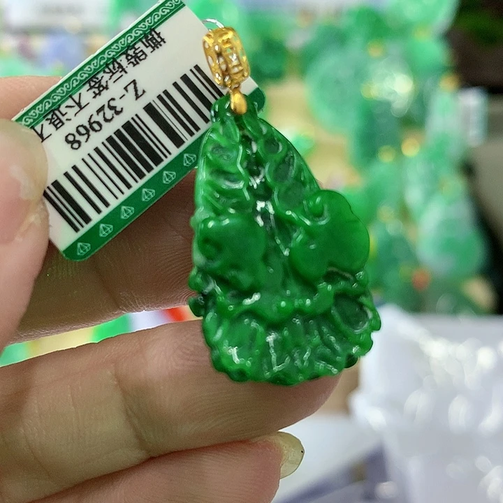 翡翠颈饰18K金镶嵌挂件