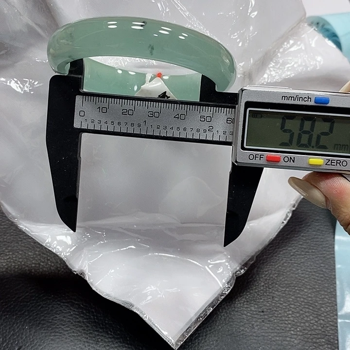 翡翠手镯未镶嵌120