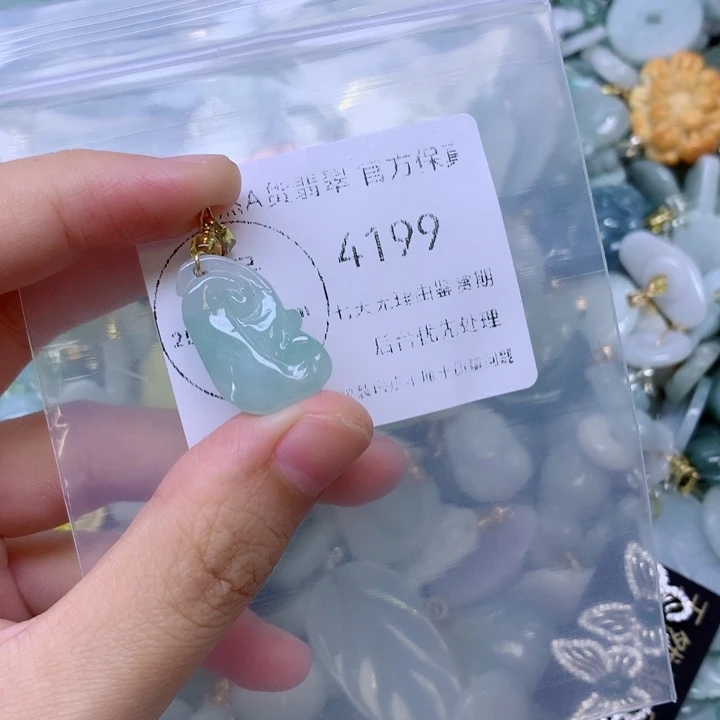 吊坠(不含链)未镶嵌翡翠