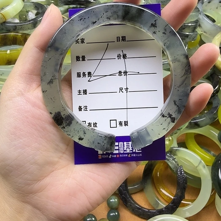 夏***天蛇纹石玉未镶嵌手镯