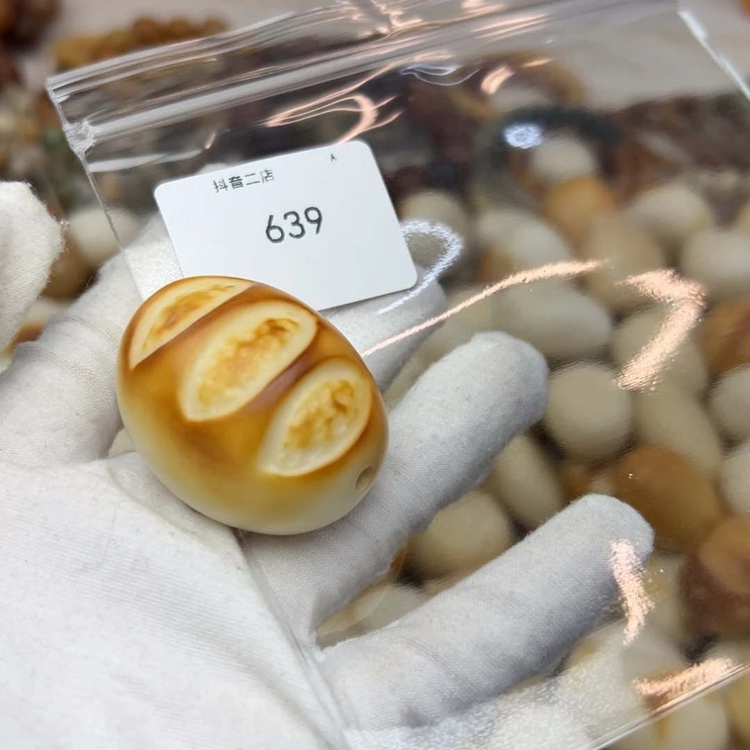 吊坠菩提根/象牙果干磨把件
