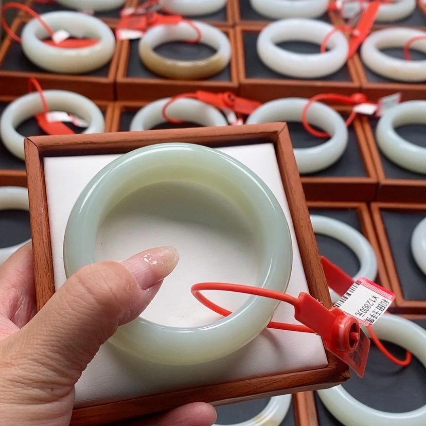 【闪购商品】未镶嵌手镯和田玉