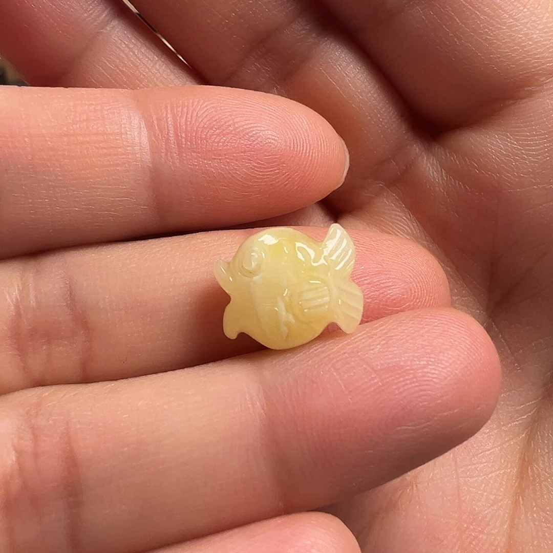 蜜蜡颈饰未镶嵌胖鱼（打孔不退换）