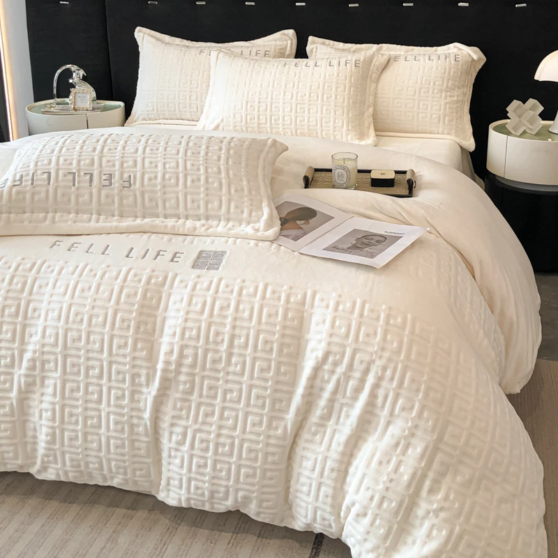 路约威格高端刺绣雕花牛奶绒四件套冬天珊瑚绒大牌风白色毛绒双面