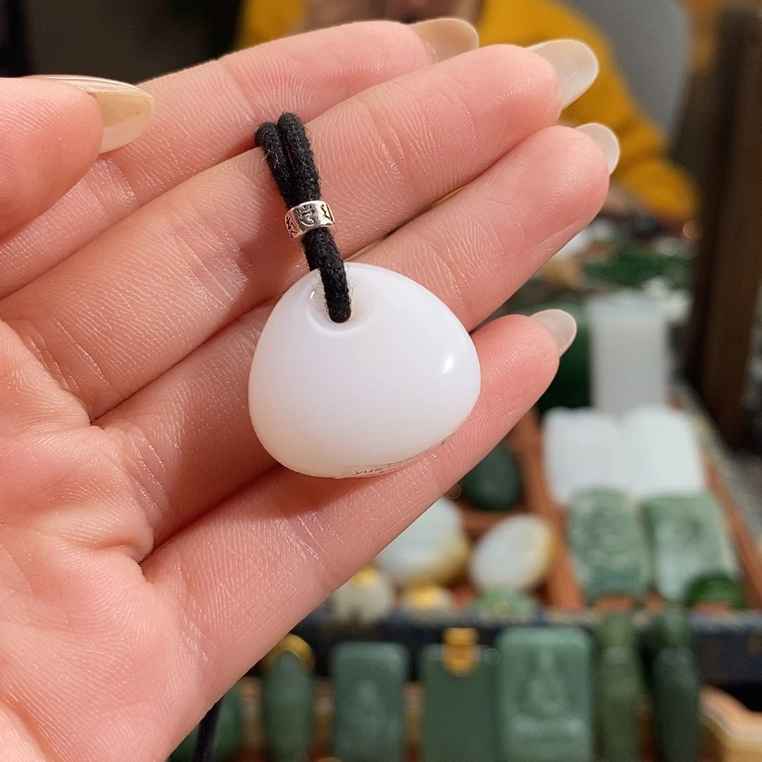 Y***·和田玉未镶嵌吊坠(赠链)