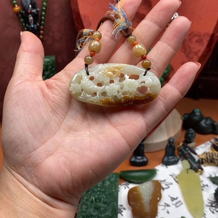 飘***絮颈饰未镶嵌和田玉