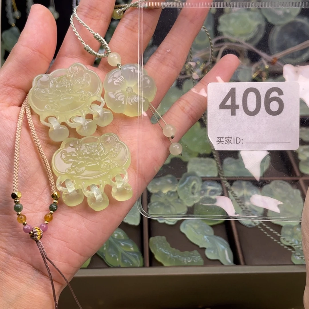 莯***未镶嵌蛇纹石玉颈饰锁88两个/花38一个