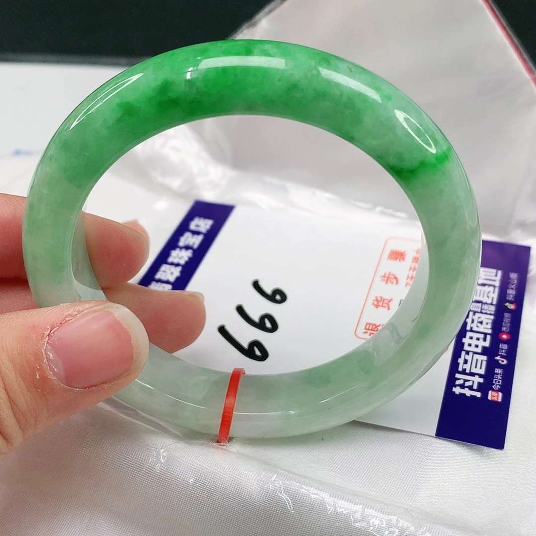 翡翠手镯未镶嵌翡翠