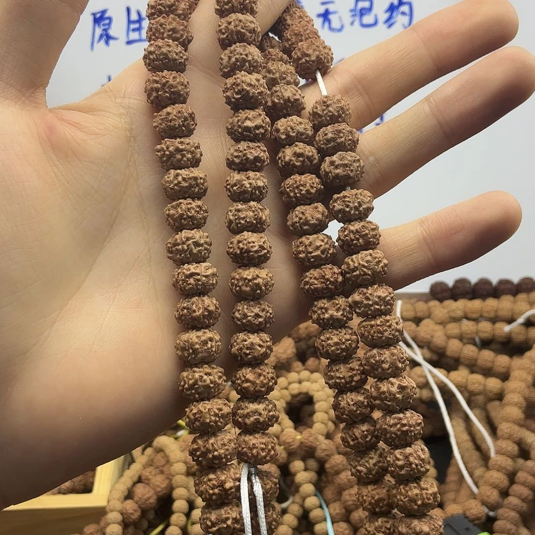 张***熙金刚菩提吊坠飞碟，一条保手持