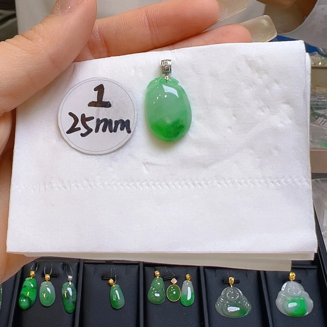 翡翠颈饰18K金镶嵌翡翠