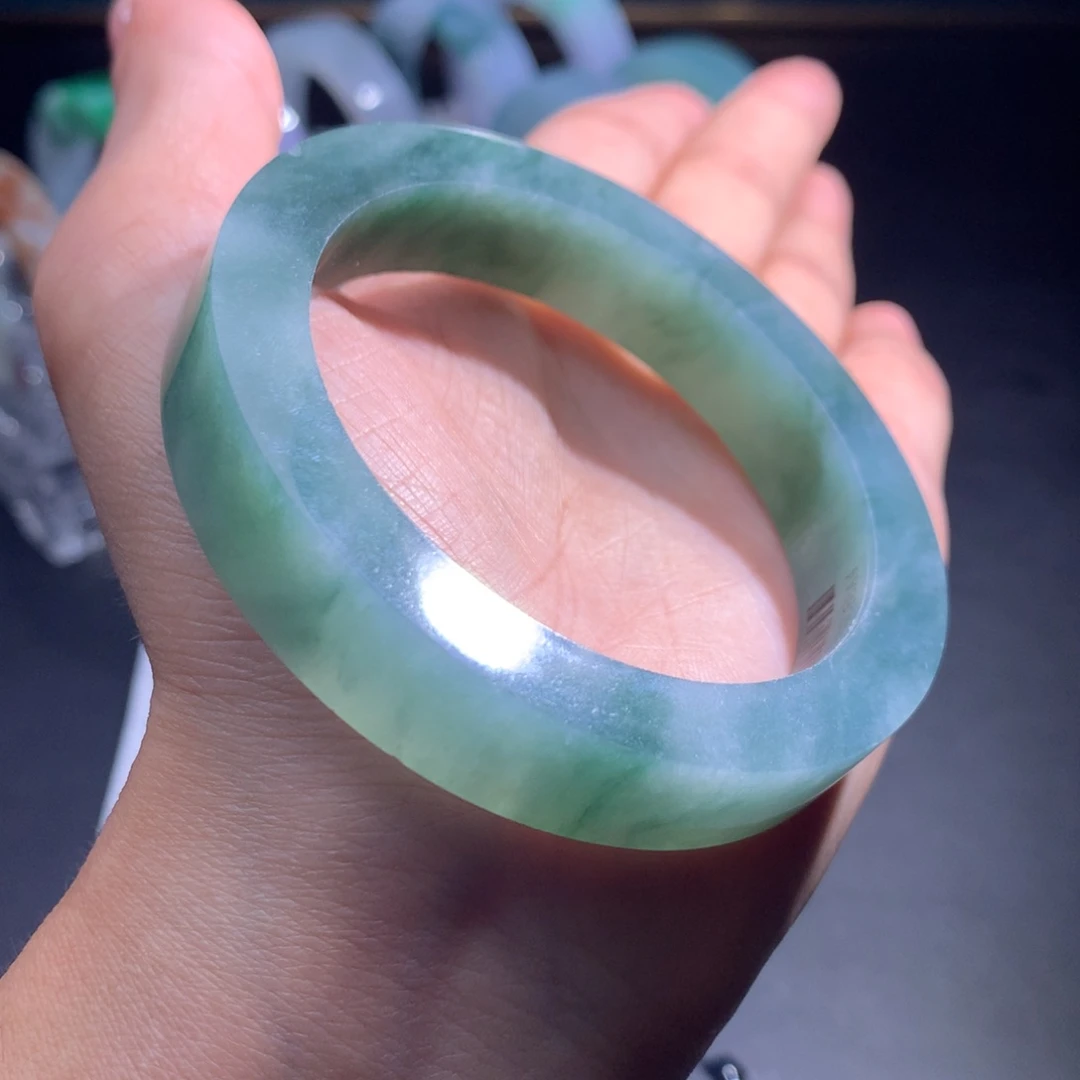 未镶嵌翡翠手镯定制翡翠