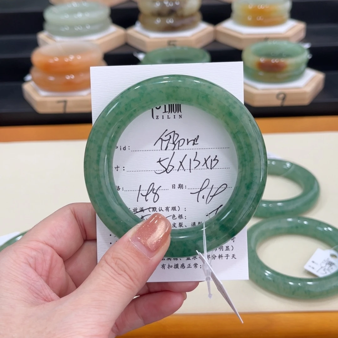 未镶嵌手镯石英质玉伊*哒