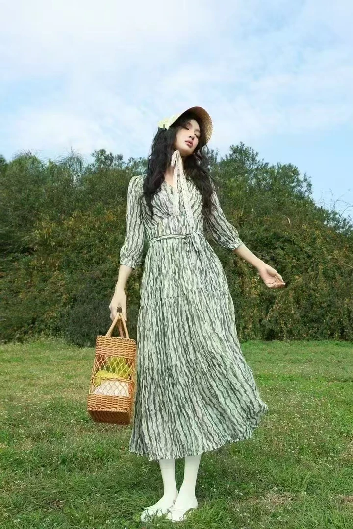 印花V领夏季套头连衣裙温柔碎花宽松春夏收腰