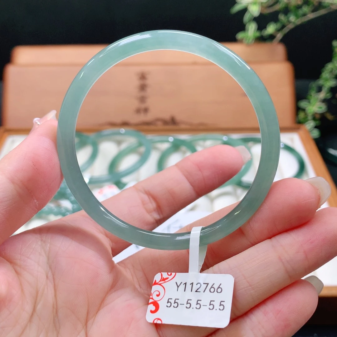 翡翠手镯未镶嵌天然