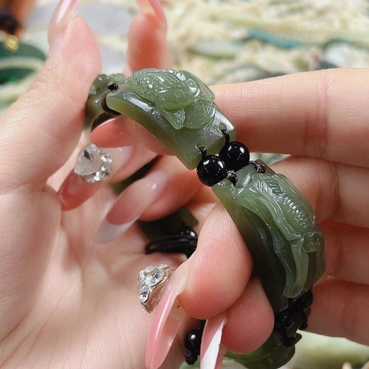 未镶嵌和田玉挂件