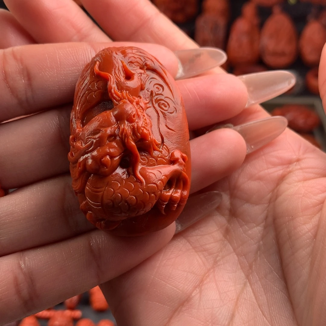 南红玛瑙精工雕刻龙牌未镶嵌