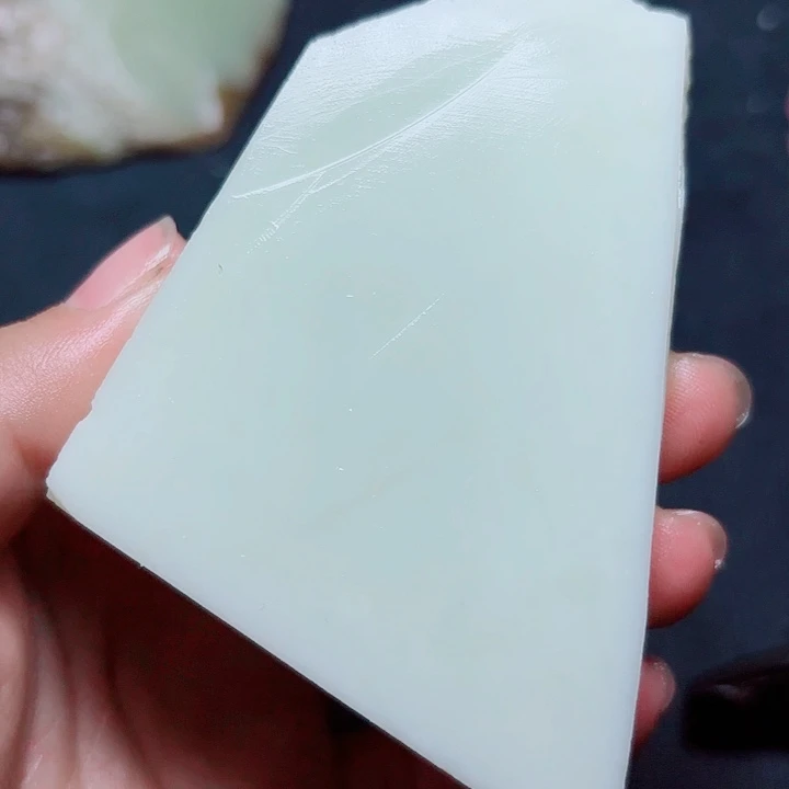 透闪石质玉未镶嵌珠宝奇石