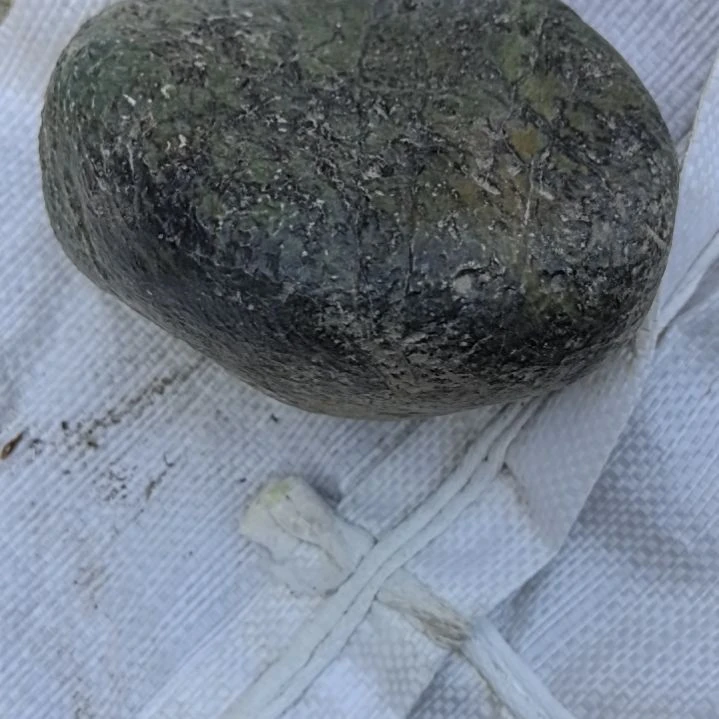 雪****有机玻璃藏玉药王石原石一个