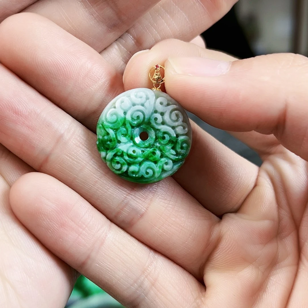 翡翠颈饰18K金镶嵌吊坠多样性