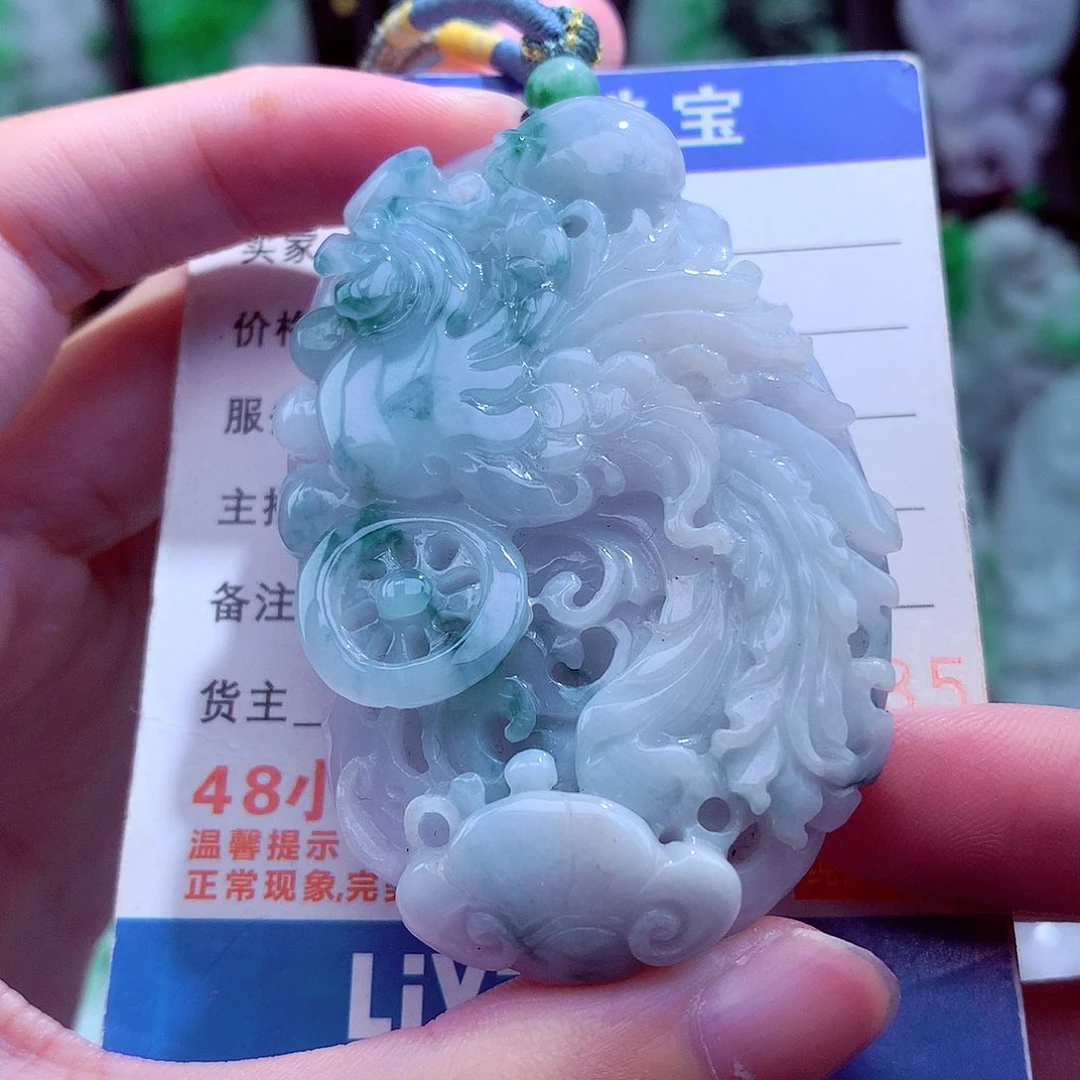 翡翠未镶嵌颈饰挂件