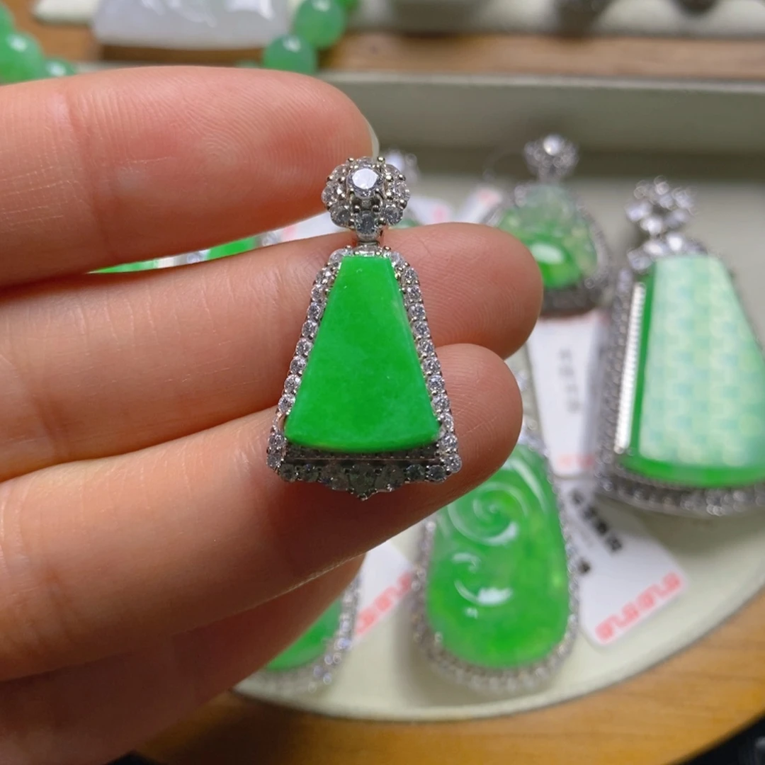 翡翠颈饰银S925镶嵌无事吊坠