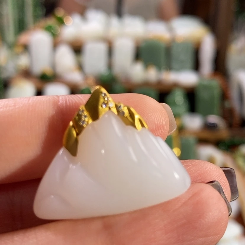 【闪购商品】颈饰18K金镶嵌和田玉