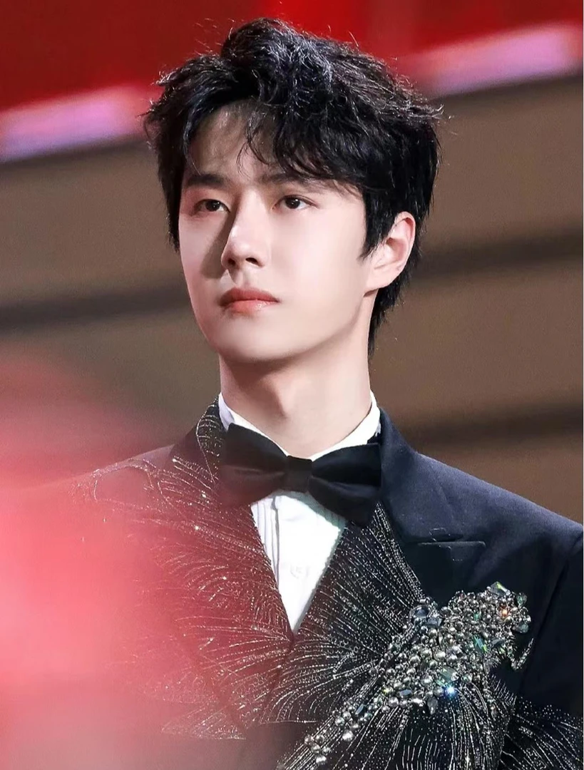 王一博明星同款重工烫钻显瘦高端品质女式小西装上衣外套女