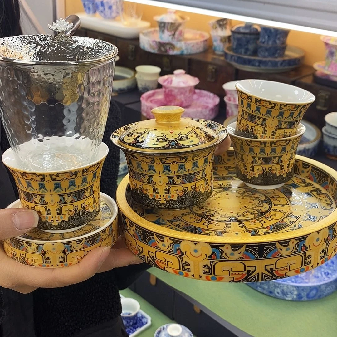 盖碗里的水煮开后放入