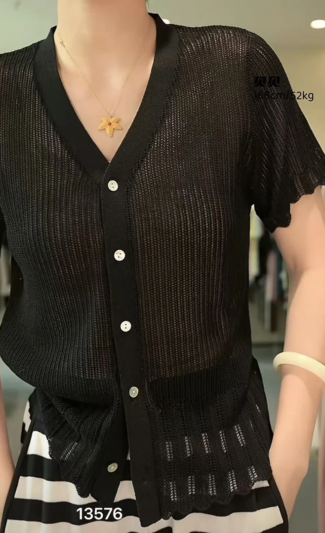 13576（部分无水洗唛，介意慎拍）WANGDAN贝母扣鸡心领钩花开衫短袖